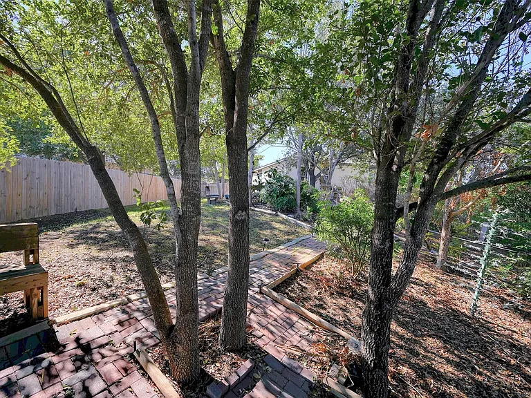 610 Duke Bnd — Photo 23