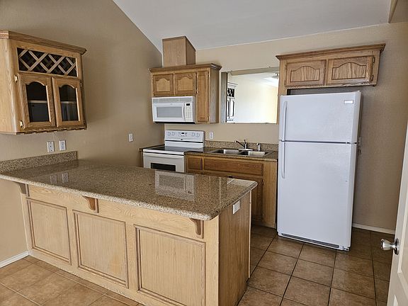 3rd image of 2503 Salvatierra Ave APT 15