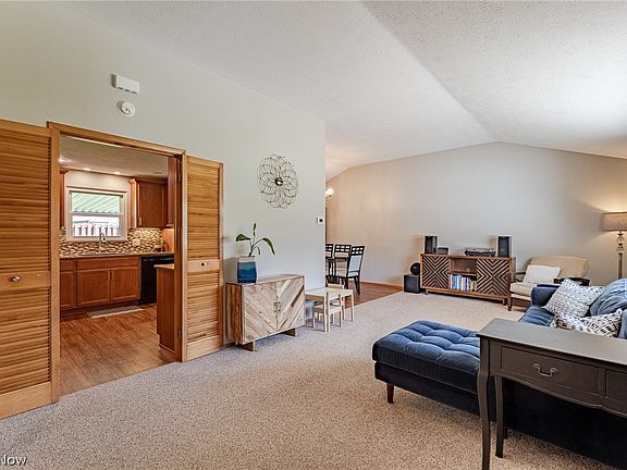 4th image of 21520 Robinhood Ave