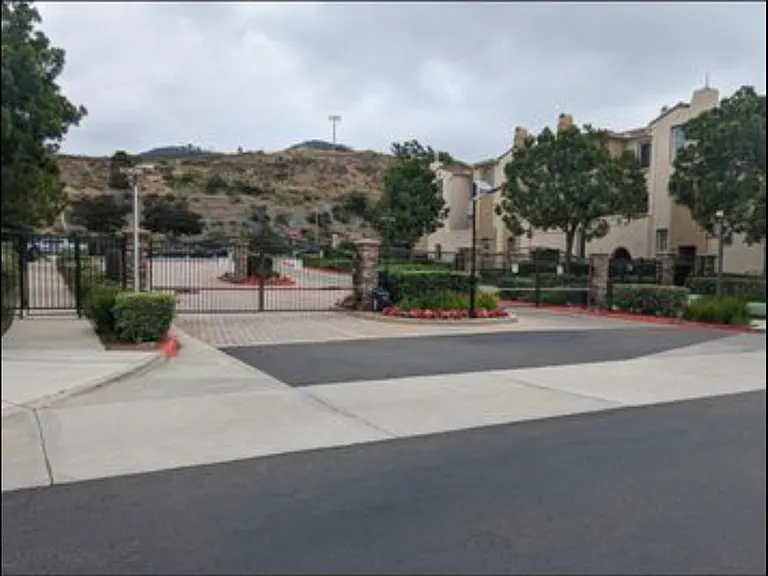 323 Bishop Dr — Photo 21