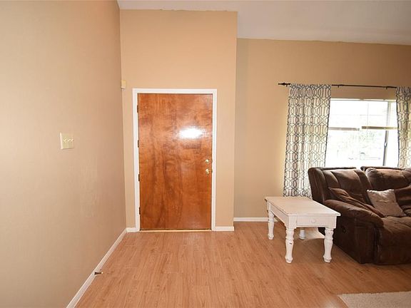 4th image of 22015 Birch Valley Dr