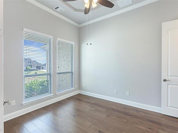 5th image of 111 Stallion Ln