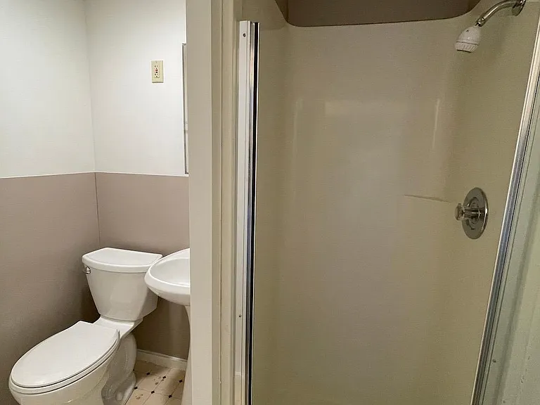 4309 Greenwood Ave N — Photo 5