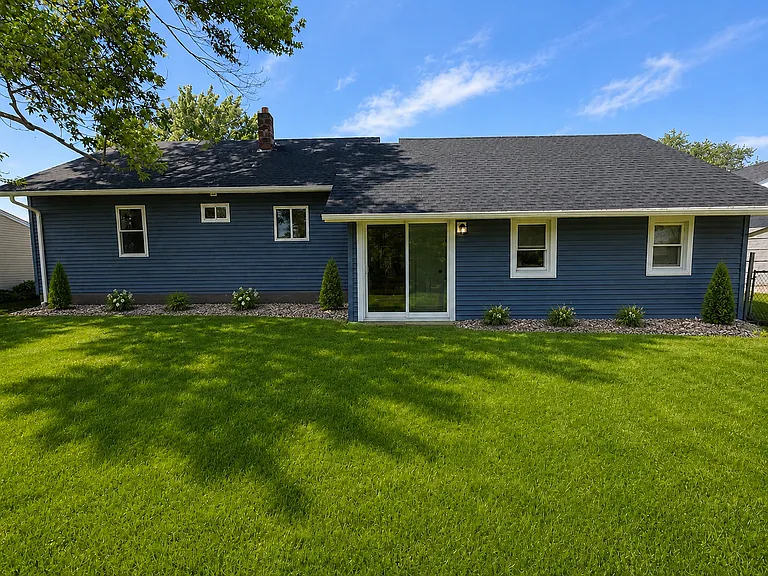 2760 Niagara Rd — Photo 3