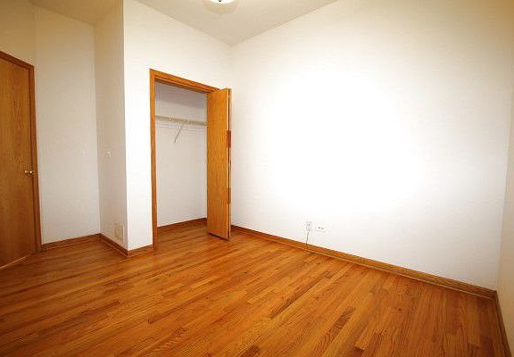 3rd image of 4235 N Kenmore Ave APT 2S