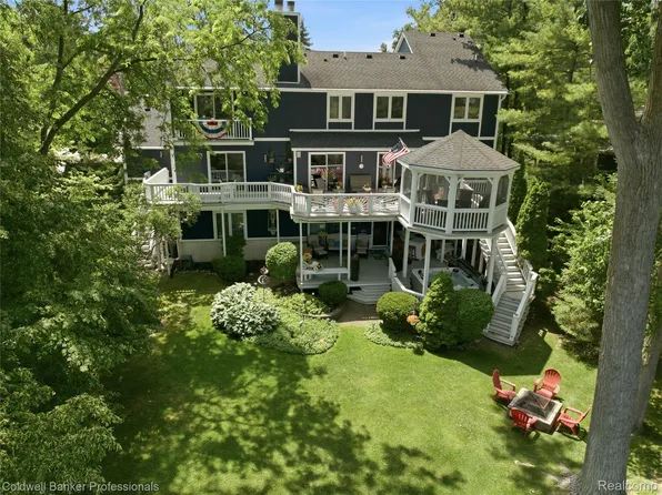 3410 Benstein Rd, Commerce Township, MI 48382