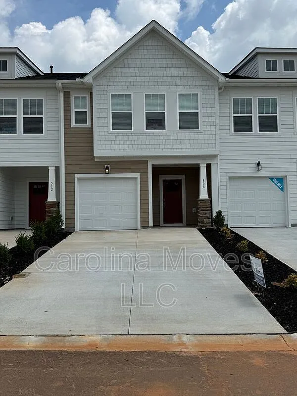 3 bed, 2.5 bath, 1616 sqft, $2,000 — Photo 2