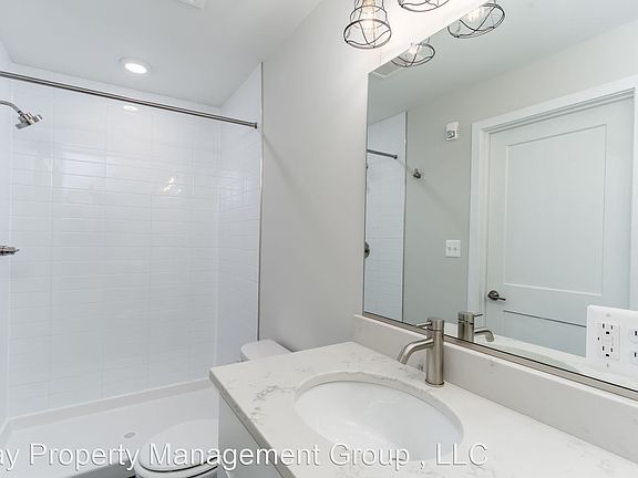 5th image of 3801 Fleet St #201