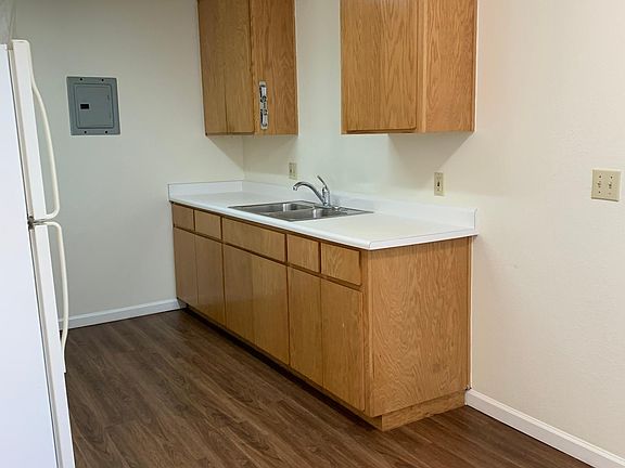 3rd image of 5570 Clovercrest Dr #4