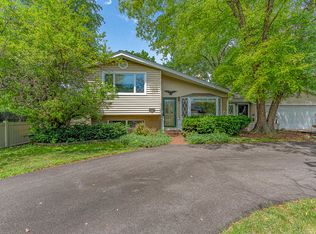 441 Locust Ln, Roselle, IL 60172