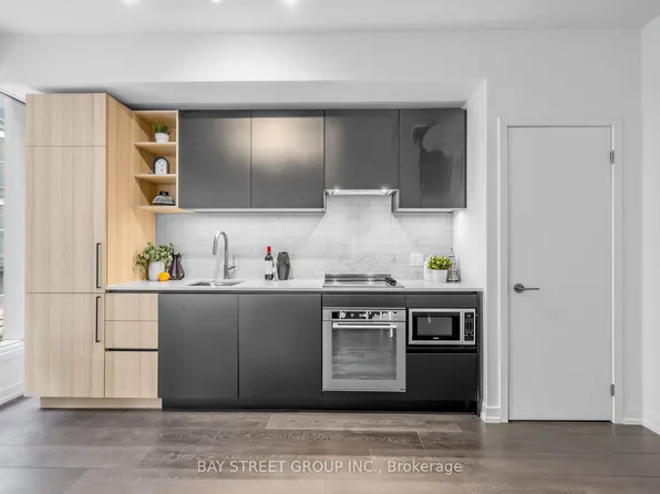 55 Mercer St #318, Toronto, ON M5V 1H2