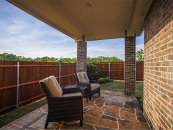 2nd image of 612 Lyon Crest Dr