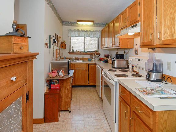 5th image of 31 Dunvegan Woods Lane #31
