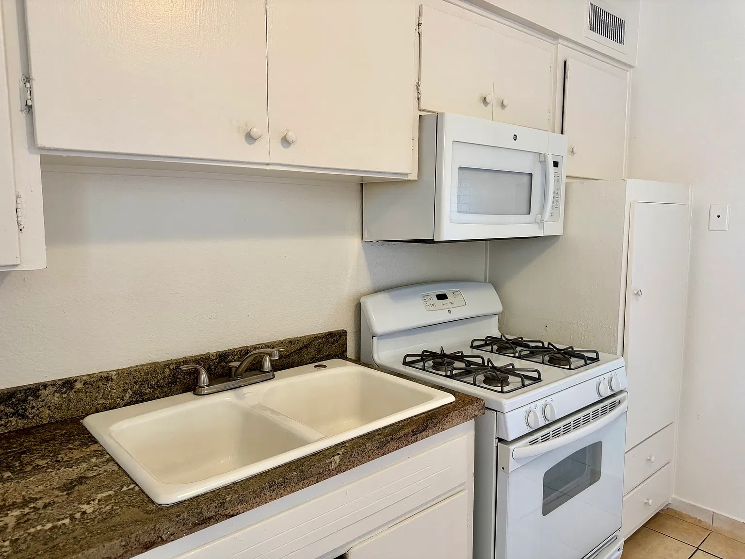 2 bed, 800 sqft, $975 — Photo 3