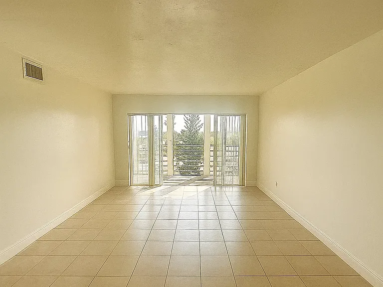 1735 Dewey St #201 — Photo 6