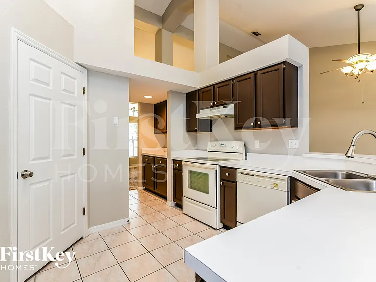 2841 Picadilly Cir — Photo 8