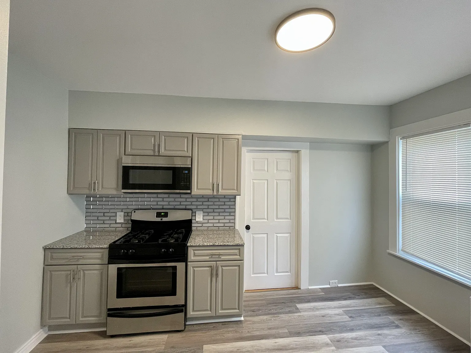 2 bed, 1000 sqft, $2,700 — Photo 4