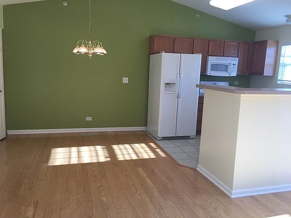 2nd image of 984 Enfield Dr #3-C1