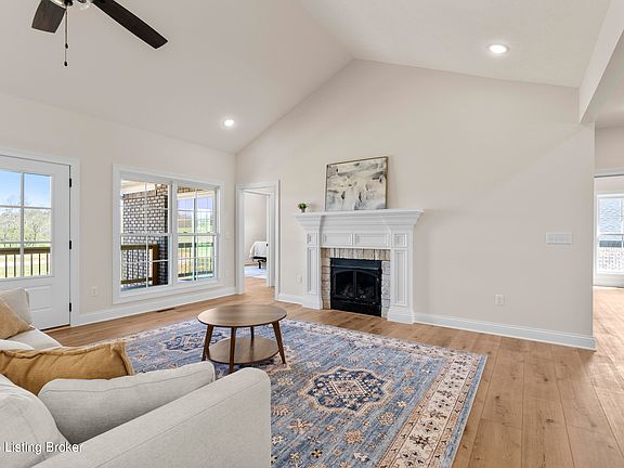 5th image of 109 Bonfire Ln