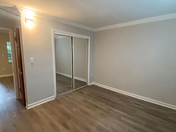 5th image of 3112 W Horatio St #37