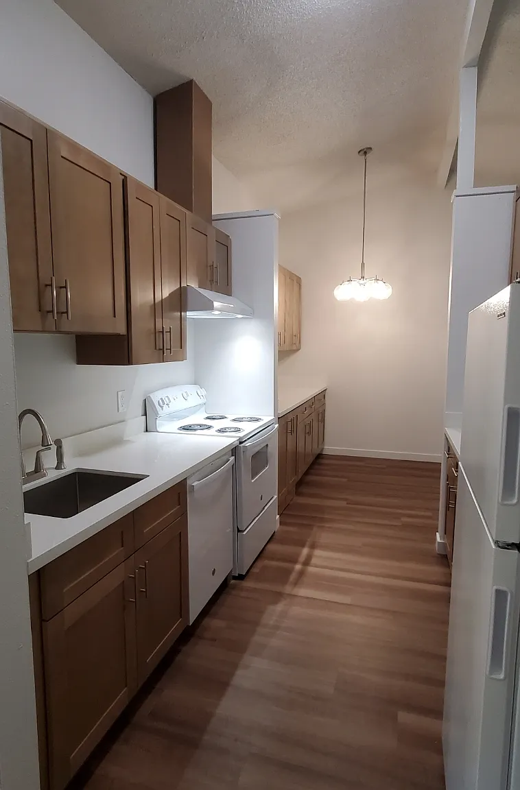 850 Front St S — Photo 3