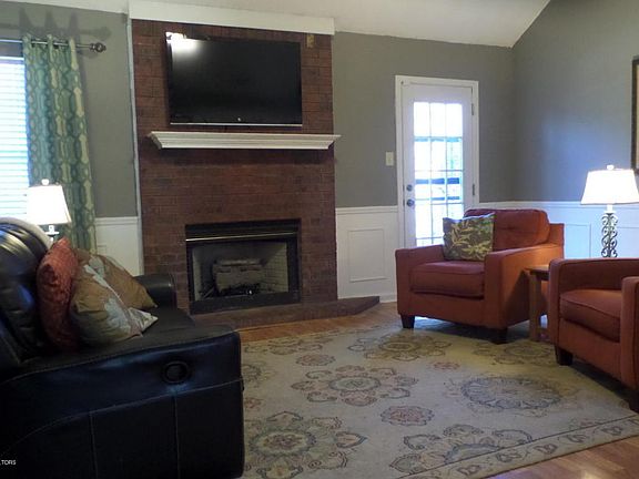 5th image of 384 Blair Dr W
