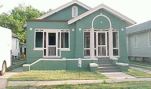 1st image of 729 Greenwood Dr