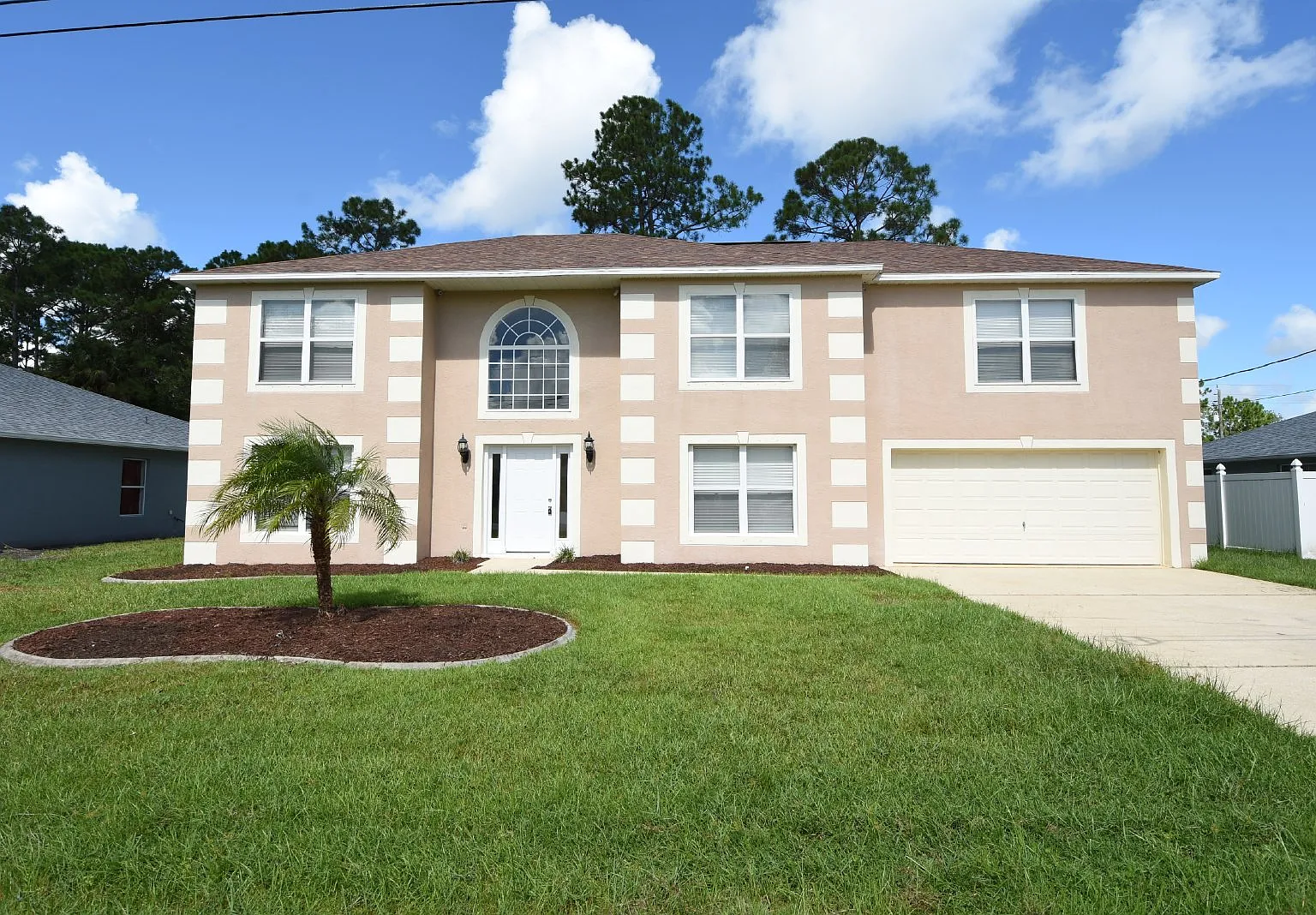 5 bed, 2.5 bath, 2928 sqft, $2,400 — Photo 1