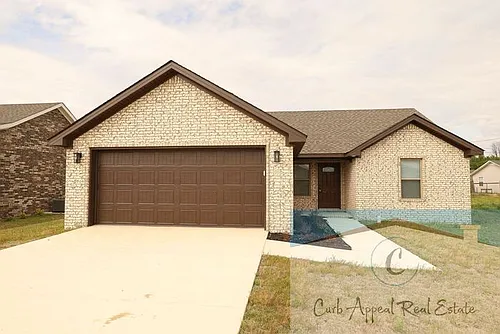 204 Redwood Dr Photo 1