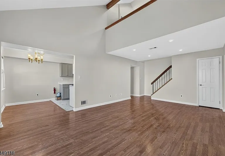 94 Beverly Hill Ter — Photo 2
