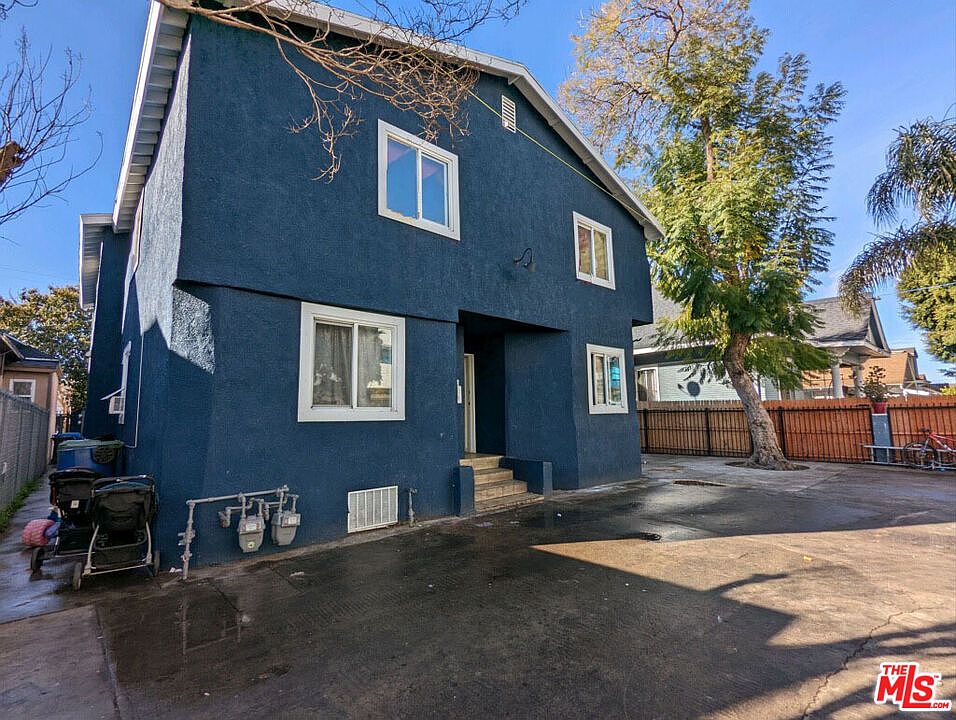 2nd image of 822 W 60th St
