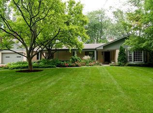 2111 Mickey Ln, Glenview, IL 60025