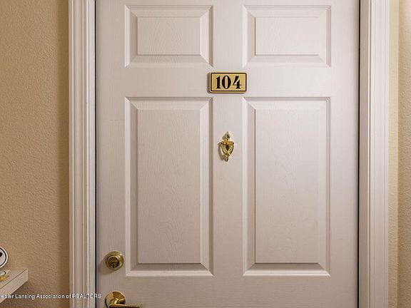 2nd image of 338 W Saginaw St Unit 4
