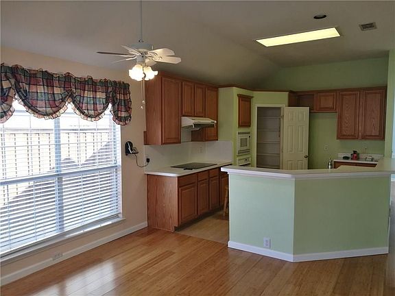 5th image of 2409 Ravenhurst Dr