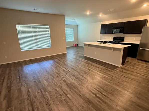 1009 NE 3rd St, Perkins, OK 74059