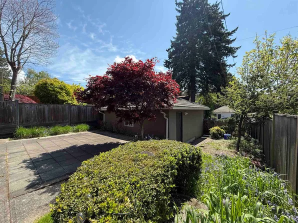 3900 W 24th Ave, Vancouver, BC V6S 1L4