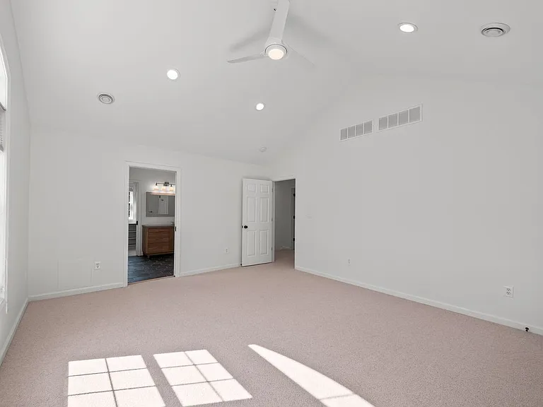 650 W Lincoln St — Photo 25