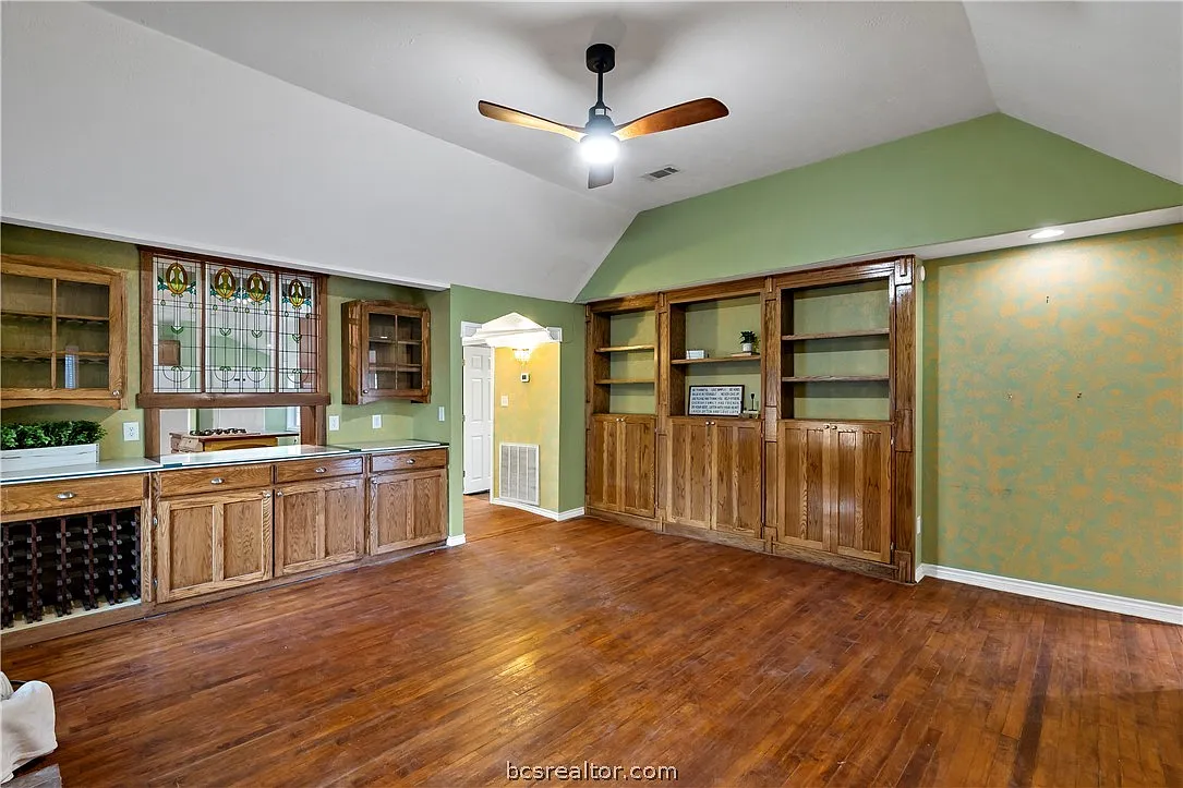 4 bed, 3165 sqft, $3,000 — Photo 4