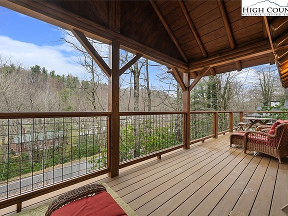 4th image of 1520 Bamboo Road