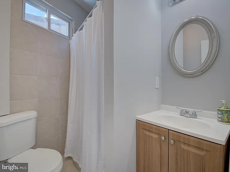 2621 E Oliver St — Photo 40