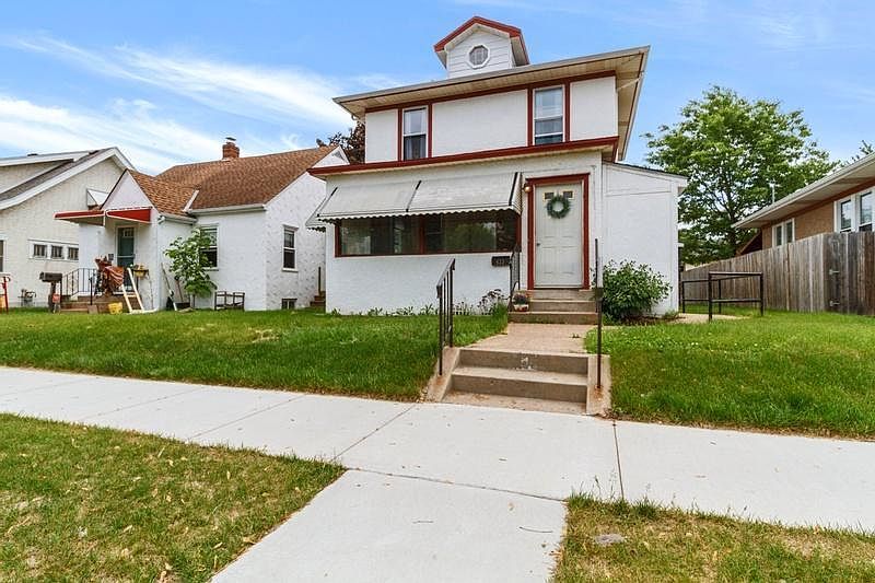 1st image of 633 5th Ave S