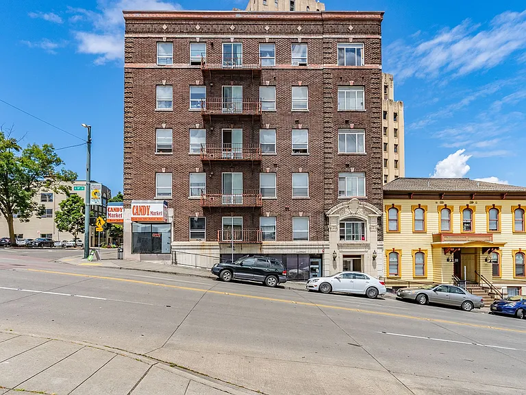 Rialto Apartments Historic Charm Meet Attainable Urban Living — Photo 8