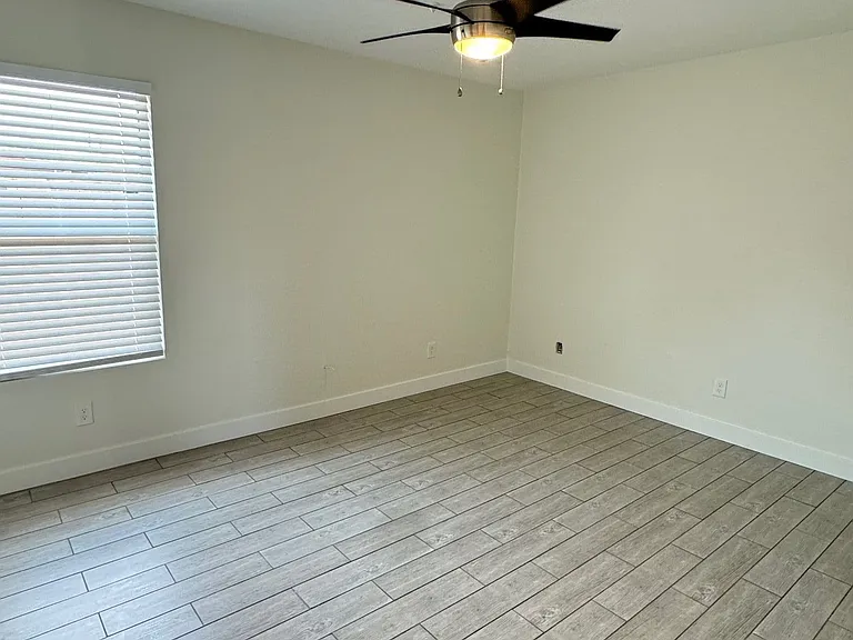366 N Delaware St — Photo 8