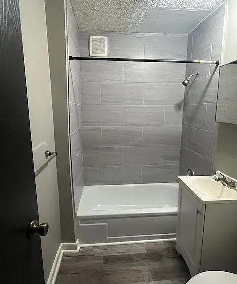 819 E 42nd St #2E — Photo 3