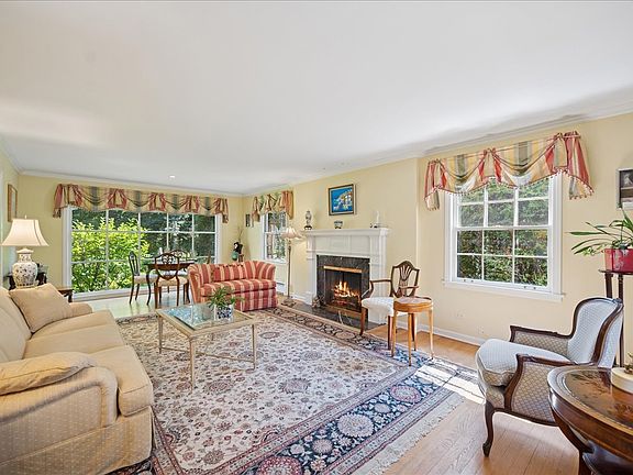 4th image of 1245 Canterbury Ln