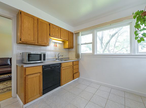 4th image of 3805 Jerome Ave