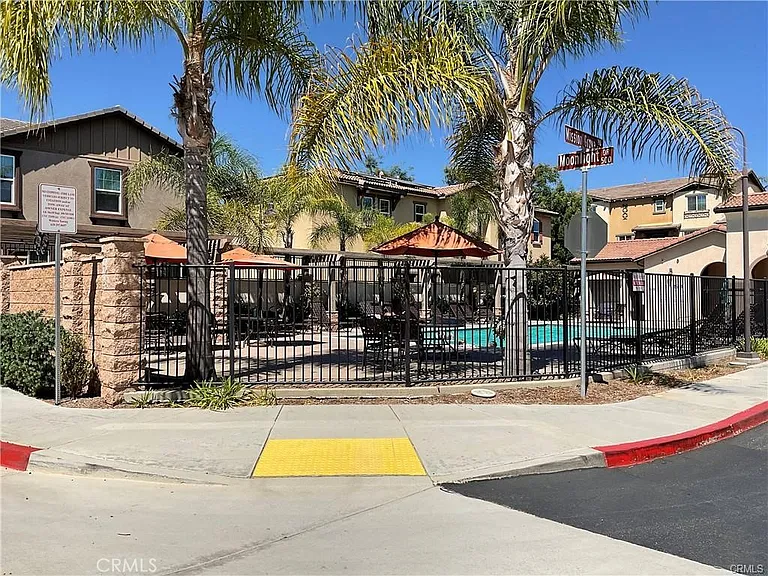470 Prosperity Dr — Photo 14