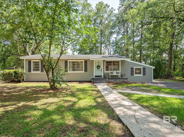 1023 Martha Alleyn Dr, Saraland, AL 36571