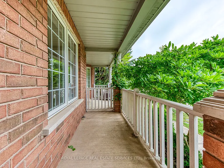 204 Roxton Rd — Photo 3