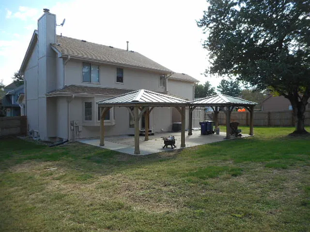 4 bed, 2.5 bath, 3255 sqft, $2,750 — Photo 2